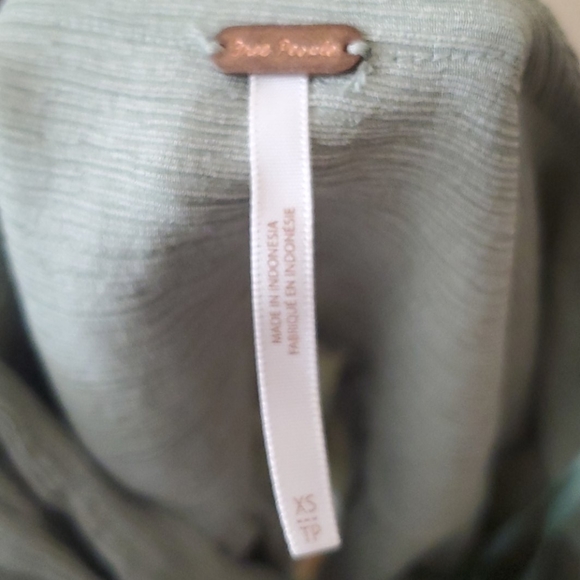 FREE PEOPLE FROSTED FERN FAUX WRAP TOP XS - Picture 9 of 10